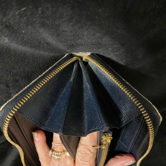 Louis Vuitton Monogram Zip-Around Wallet - Picture 12 of 13